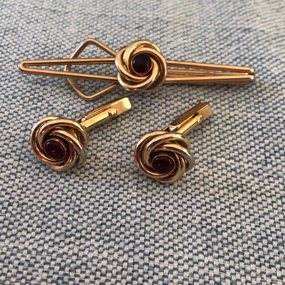 Vintage Swank love knot tie clip & cuff links.